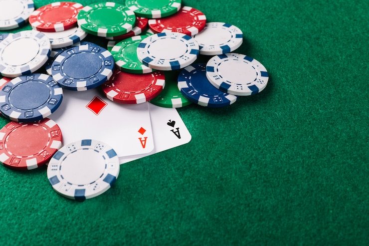 Antarmuka Texas Poker di layar iPhone kuda 189 dengan kartu, pot, dan kontrol taruhan